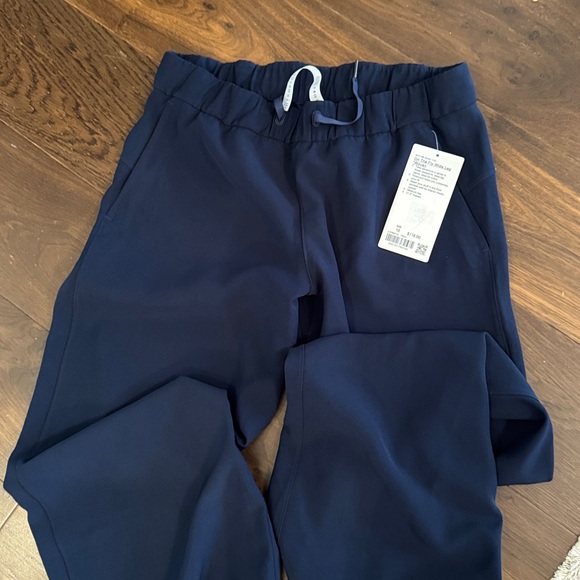 Lululemon track pants on the fly - Picture 8 of 8